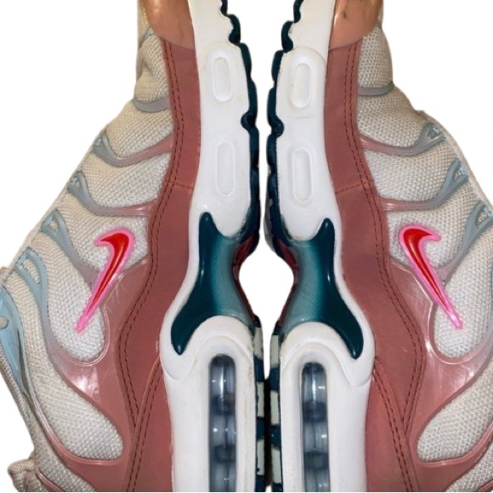 💙 Nike Air Max Plus Red Stardust Jade Ice. Youth Size 3.